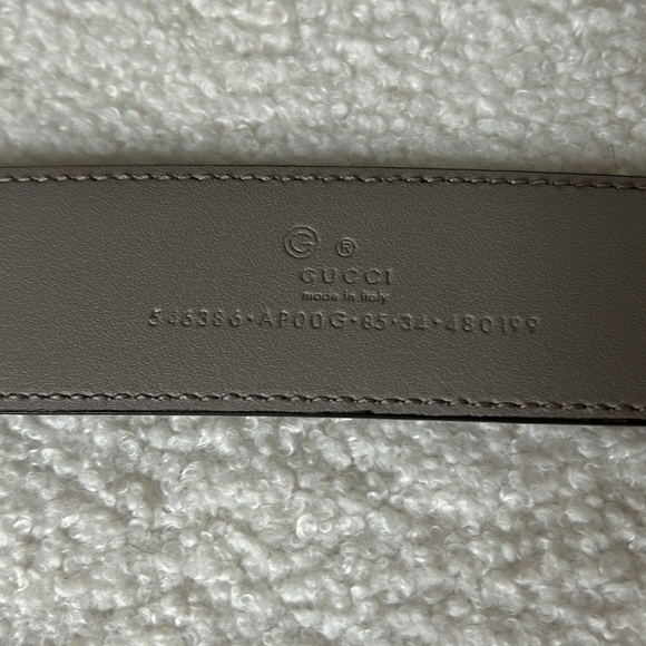 Gucci Grey Leather Belt with Gold GG Buckle - Picture 2 of 5